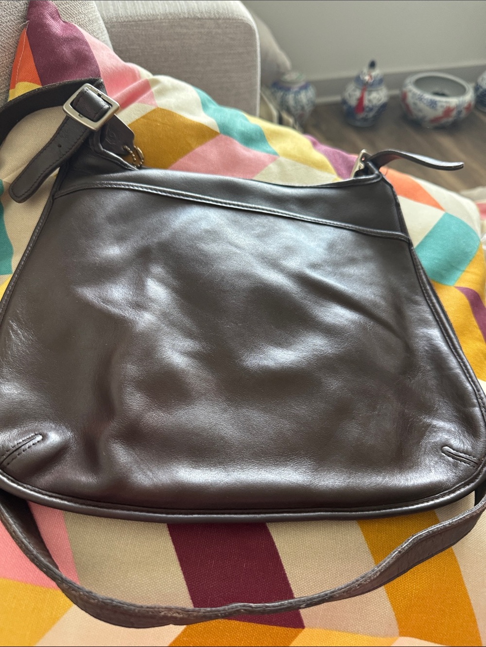 Men's Classic Leather Shoulder Bag - Brown
